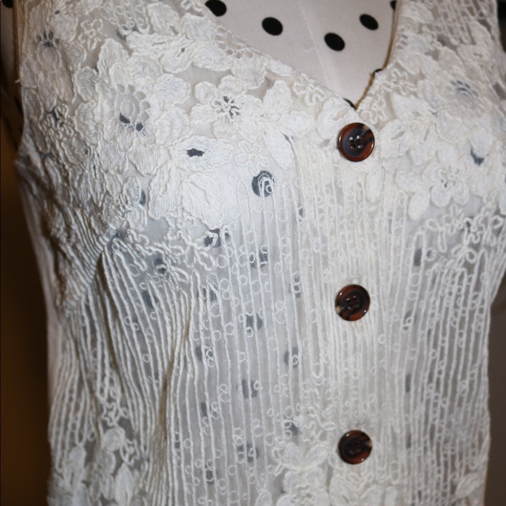 Zara Lace pattern top - Picture 4 of 7